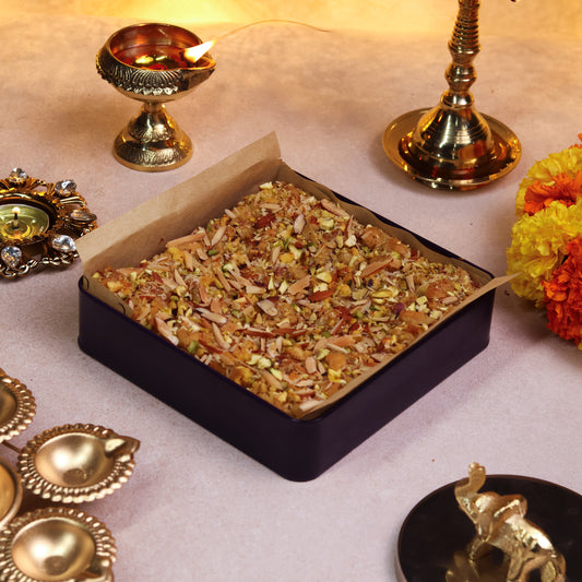 350 grams Pistachio Rabdi Crumble Cake