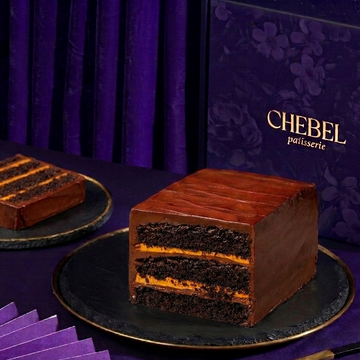 Viral London Chocolate and Salted Caramel Cake
